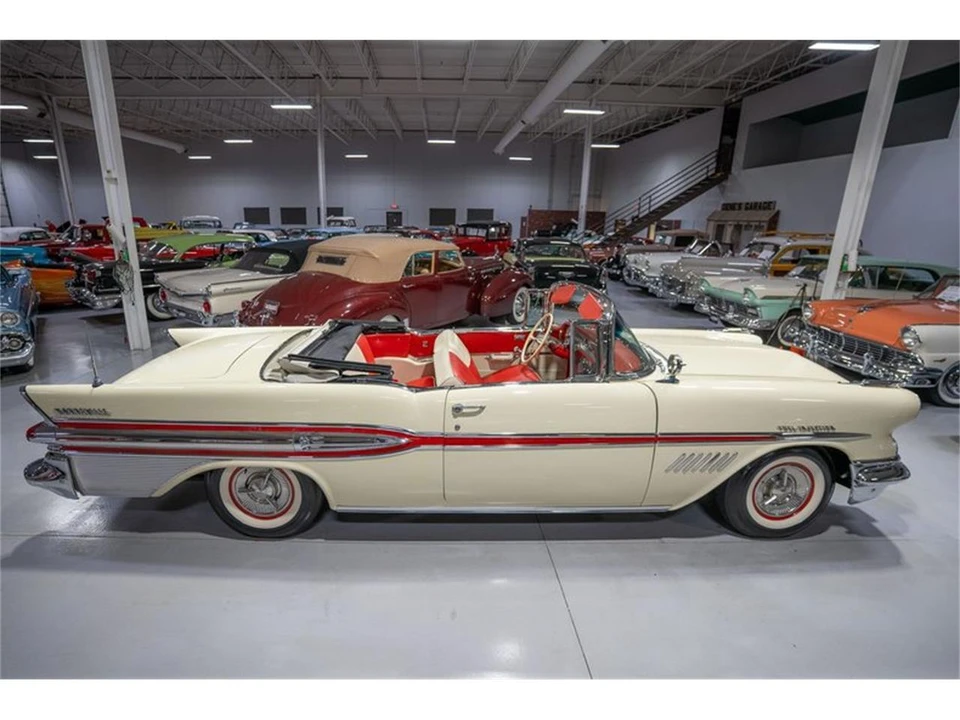 1957 Pontiac Bonneville - Image 6 of 31