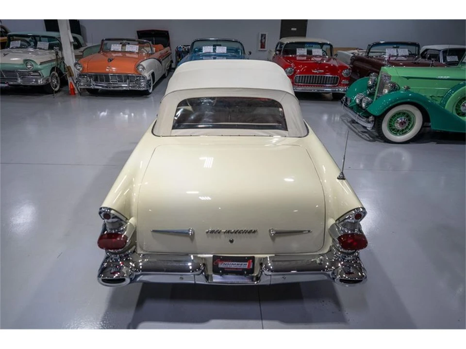 1957 Pontiac Bonneville - Image 16 of 31