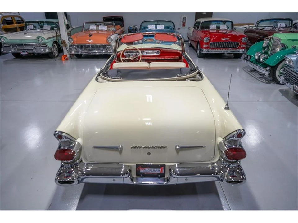 1957 Pontiac Bonneville - Image 8 of 31