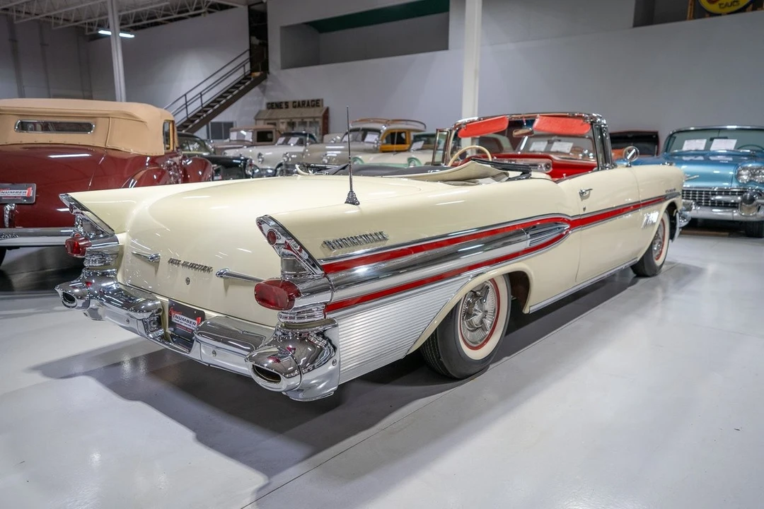 1957 Pontiac Bonneville - Image 25 of 31