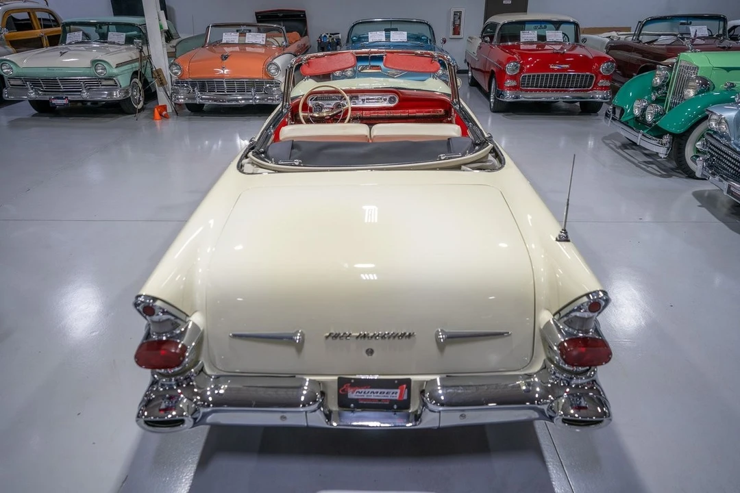 1957 Pontiac Bonneville - Image 10 of 31