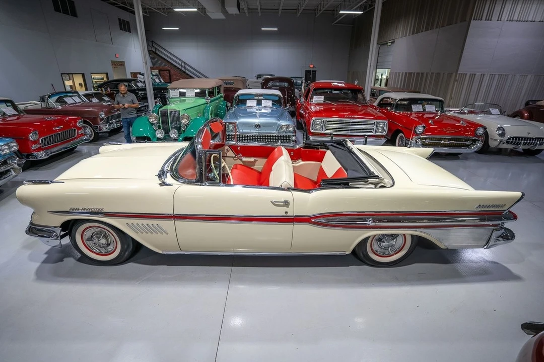 1957 Pontiac Bonneville - Image 12 of 31