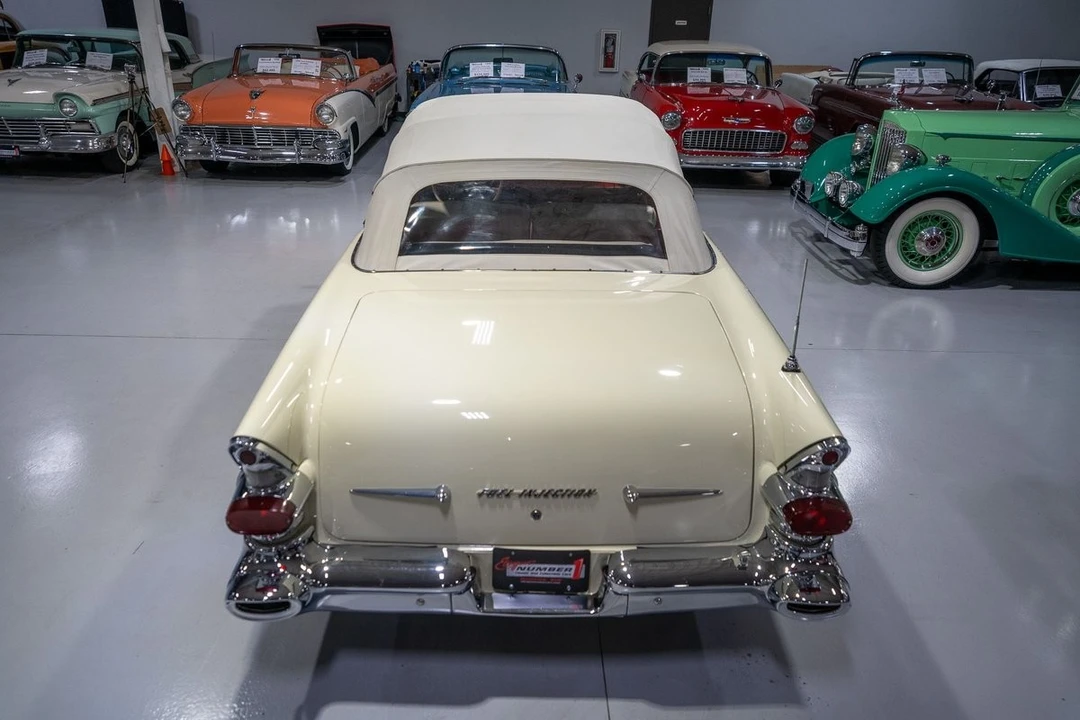 1957 Pontiac Bonneville - Image 18 of 31