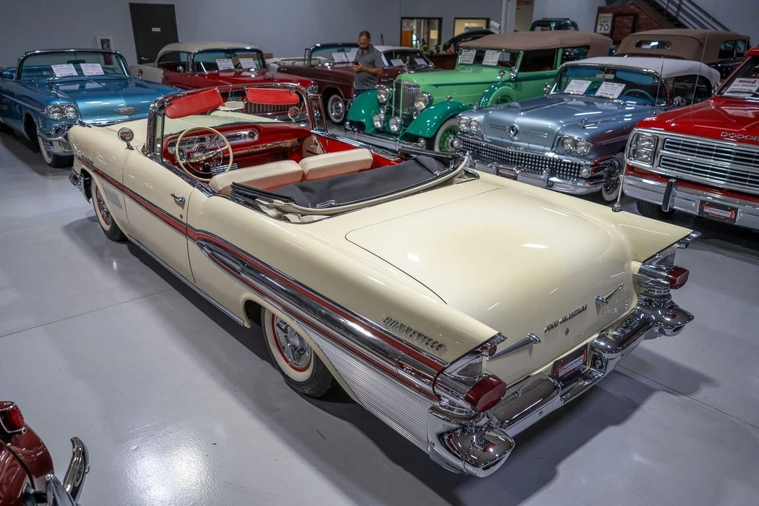 1957 Pontiac Bonneville - Image 11 of 31