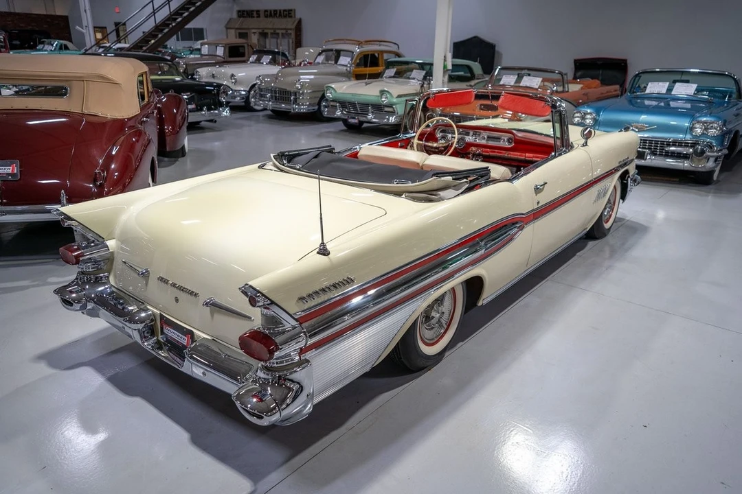 1957 Pontiac Bonneville - Image 9 of 31