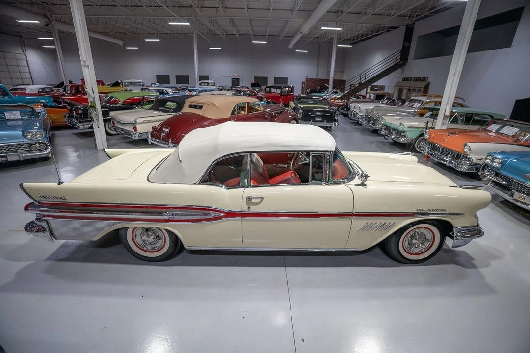 1957 Pontiac Bonneville - Image 16 of 31
