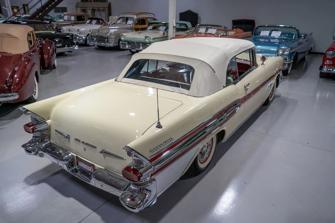 1957 Pontiac Bonneville - Image 17 of 31