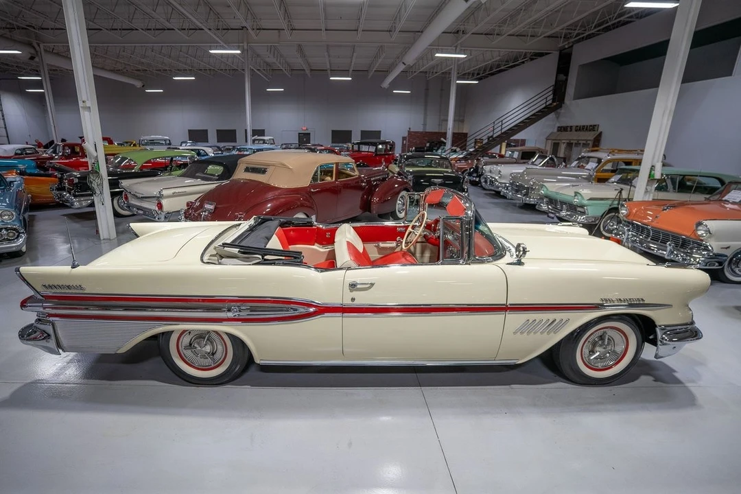 1957 Pontiac Bonneville - Image 8 of 31