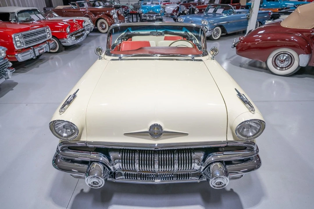 1957 Pontiac Bonneville - Image 6 of 31