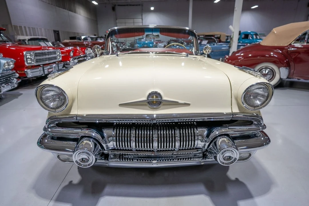 1957 Pontiac Bonneville - Image 22 of 31