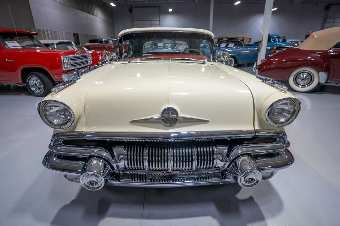 1957 Pontiac Bonneville - Image 30 of 31