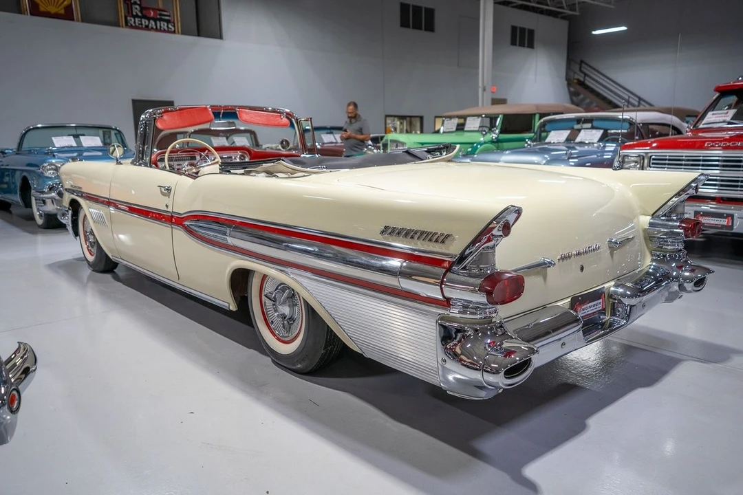 1957 Pontiac Bonneville - Image 27 of 31
