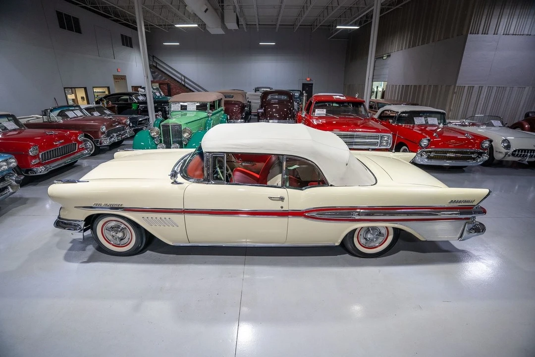 1957 Pontiac Bonneville - Image 20 of 31