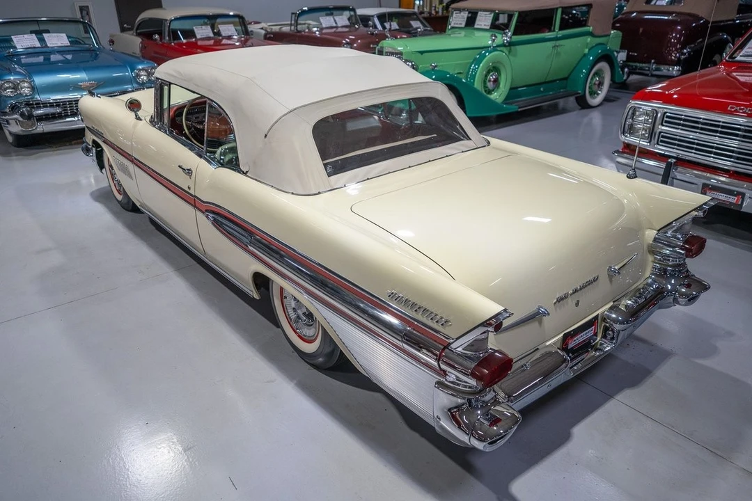 1957 Pontiac Bonneville - Image 19 of 31