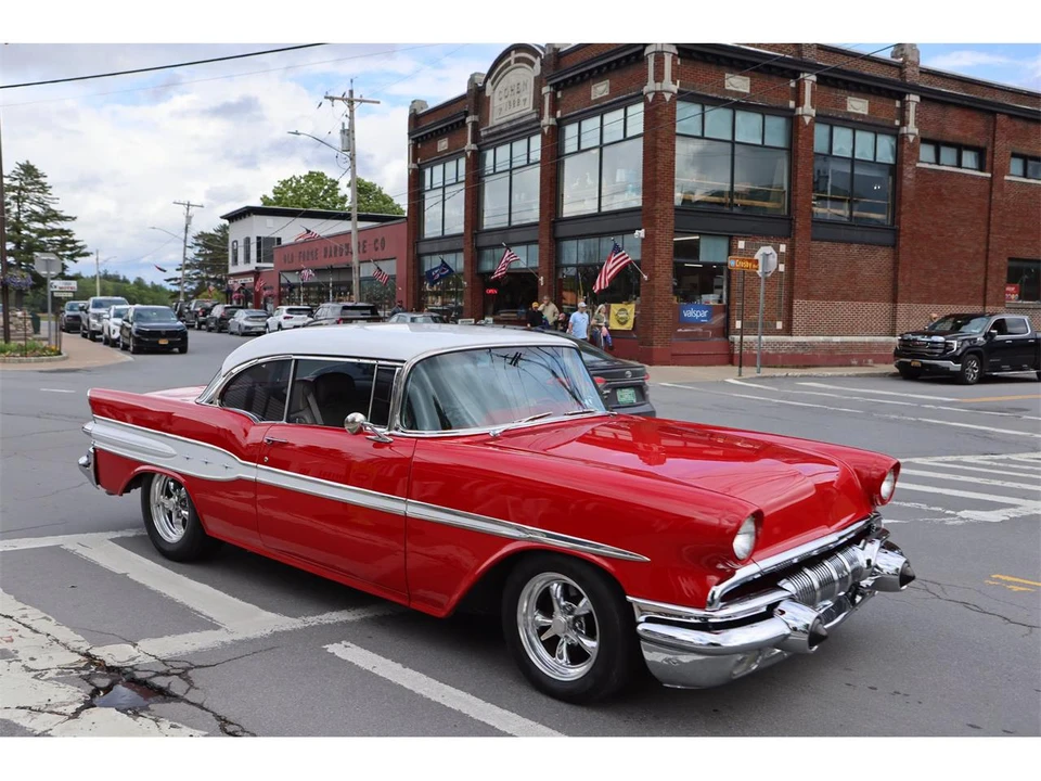 1957 Pontiac Chieftain - Image 4 of 31