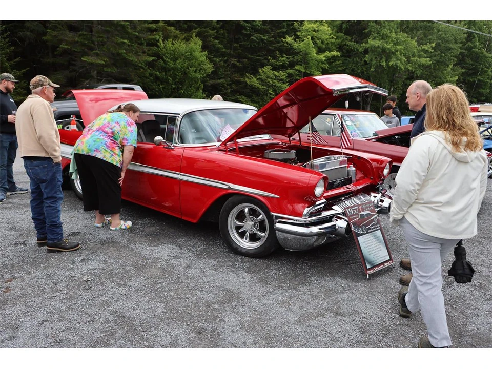 1957 Pontiac Chieftain - Image 5 of 31