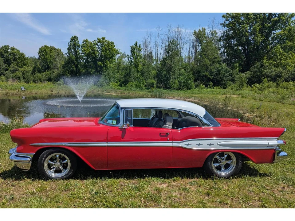 1957 Pontiac Chieftain - Image 7 of 31