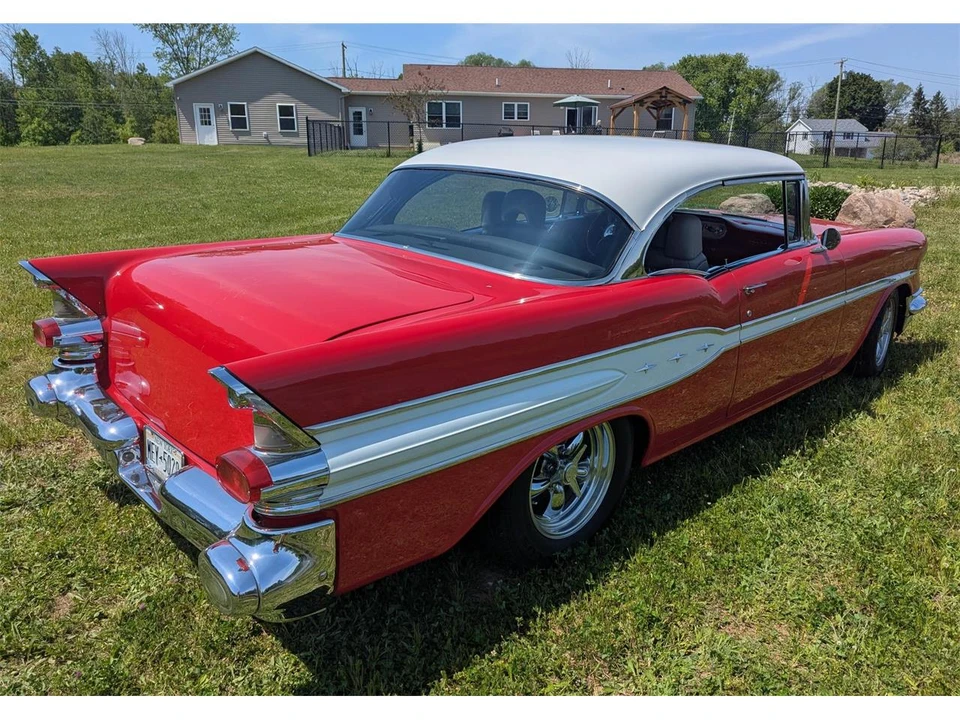 1957 Pontiac Chieftain - Image 10 of 31