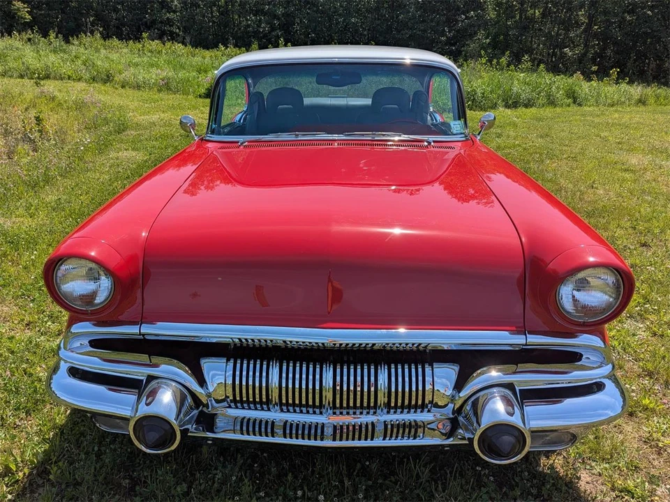 1957 Pontiac Chieftain - Image 2 of 31