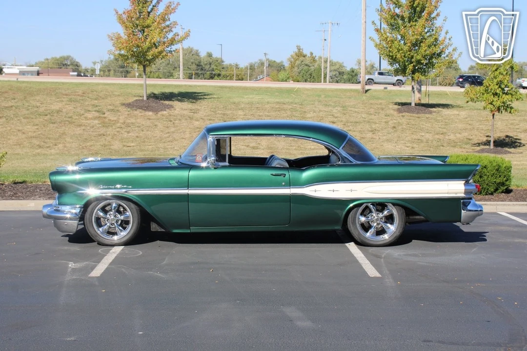 1957 Pontiac Chieftain - Image 3 of 12