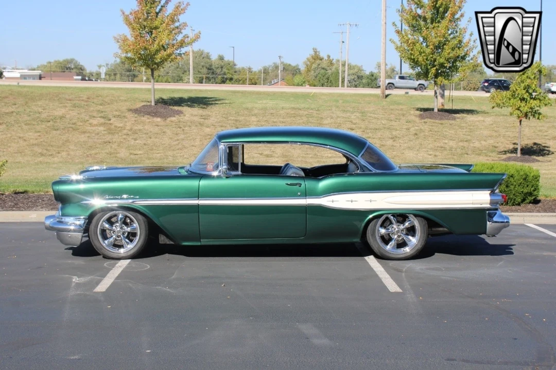 1957 Pontiac Chieftain - Image 3 of 12