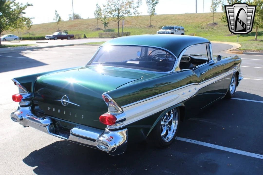 1957 Pontiac Chieftain - Image 4 of 12