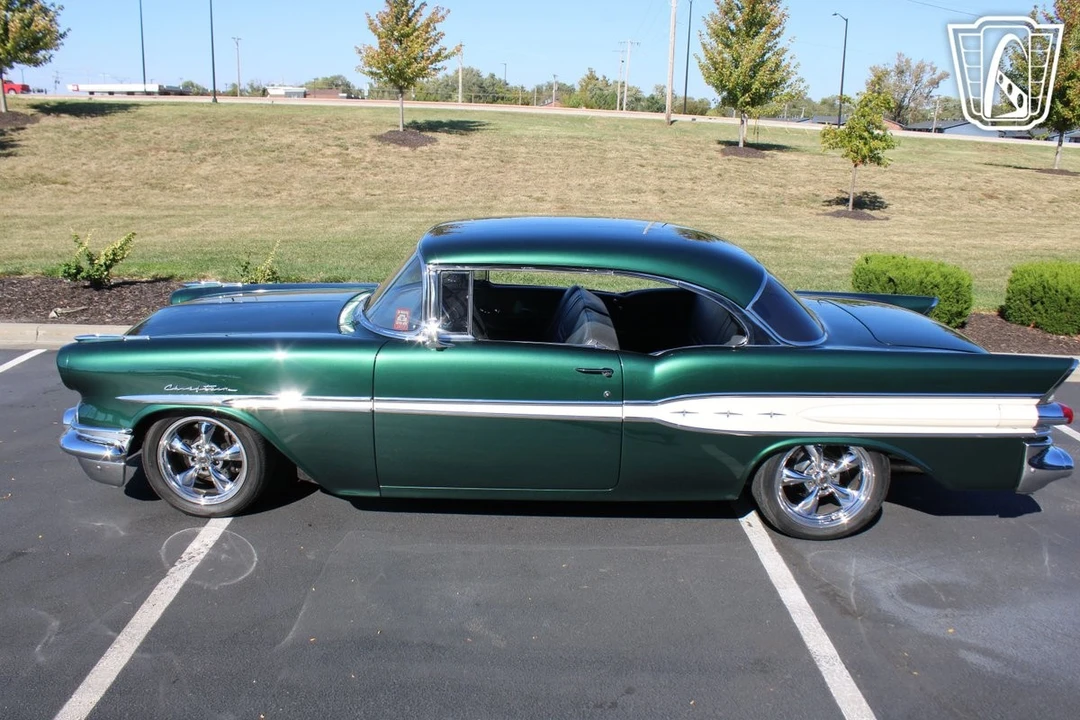 1957 Pontiac Chieftain - Image 11 of 12