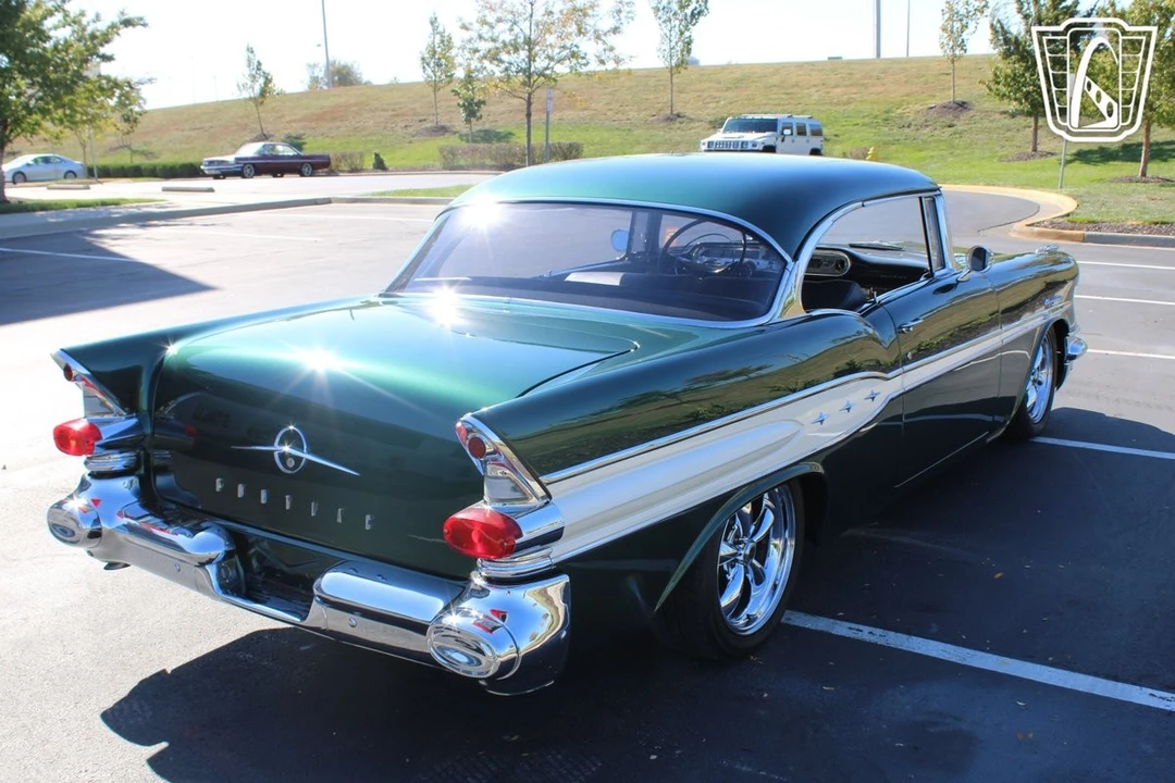 1957 Pontiac Chieftain - Image 6 of 12
