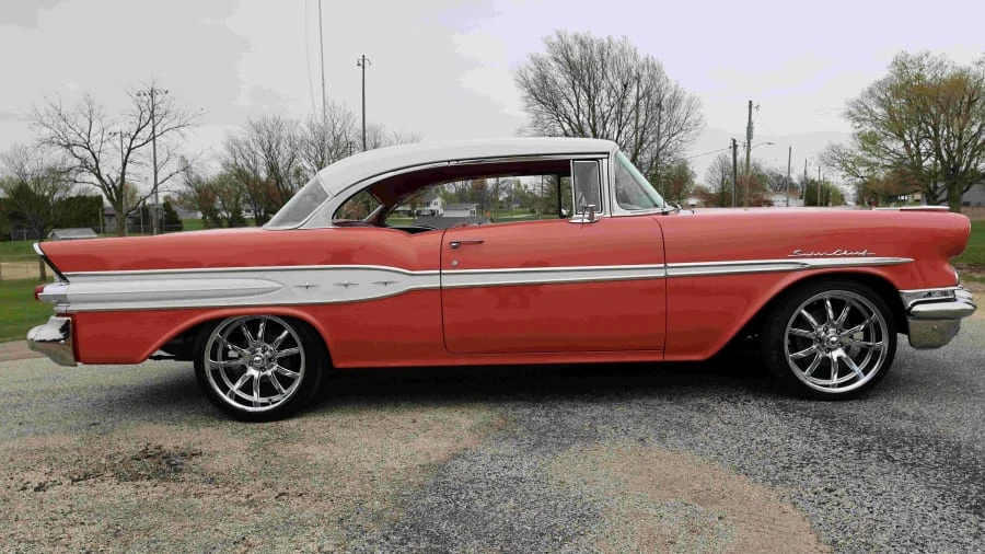 1957 Pontiac Chieftain - Image 2 of 25