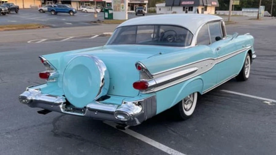 1957 Pontiac Chieftain - Image 3 of 23