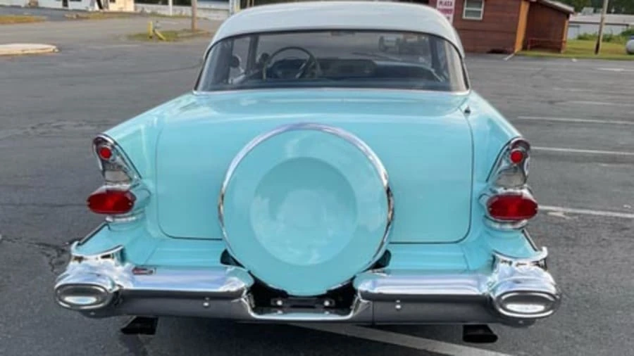 1957 Pontiac Chieftain - Image 5 of 23