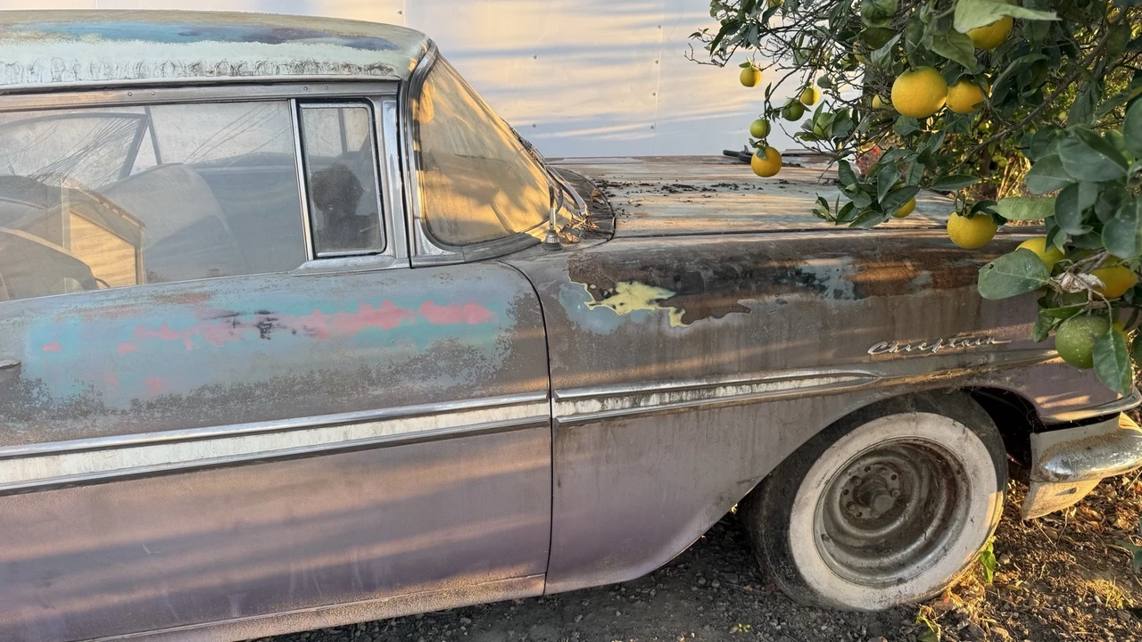 1957 Pontiac Chieftain - Image 3 of 15