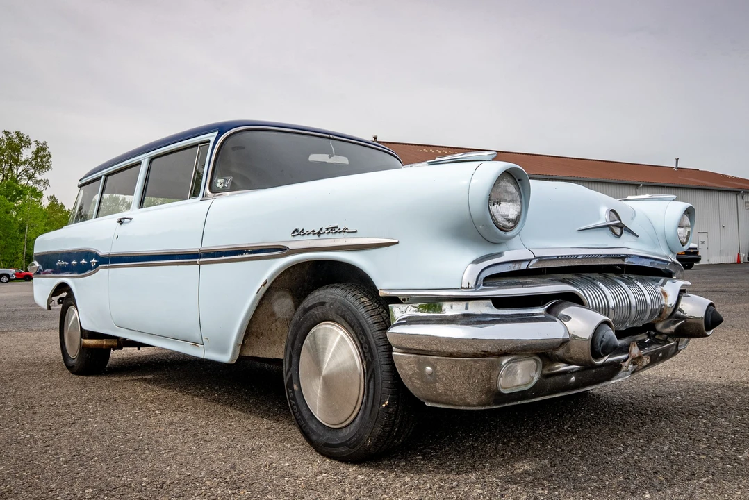 1957 Pontiac Chieftain - Image 5 of 31