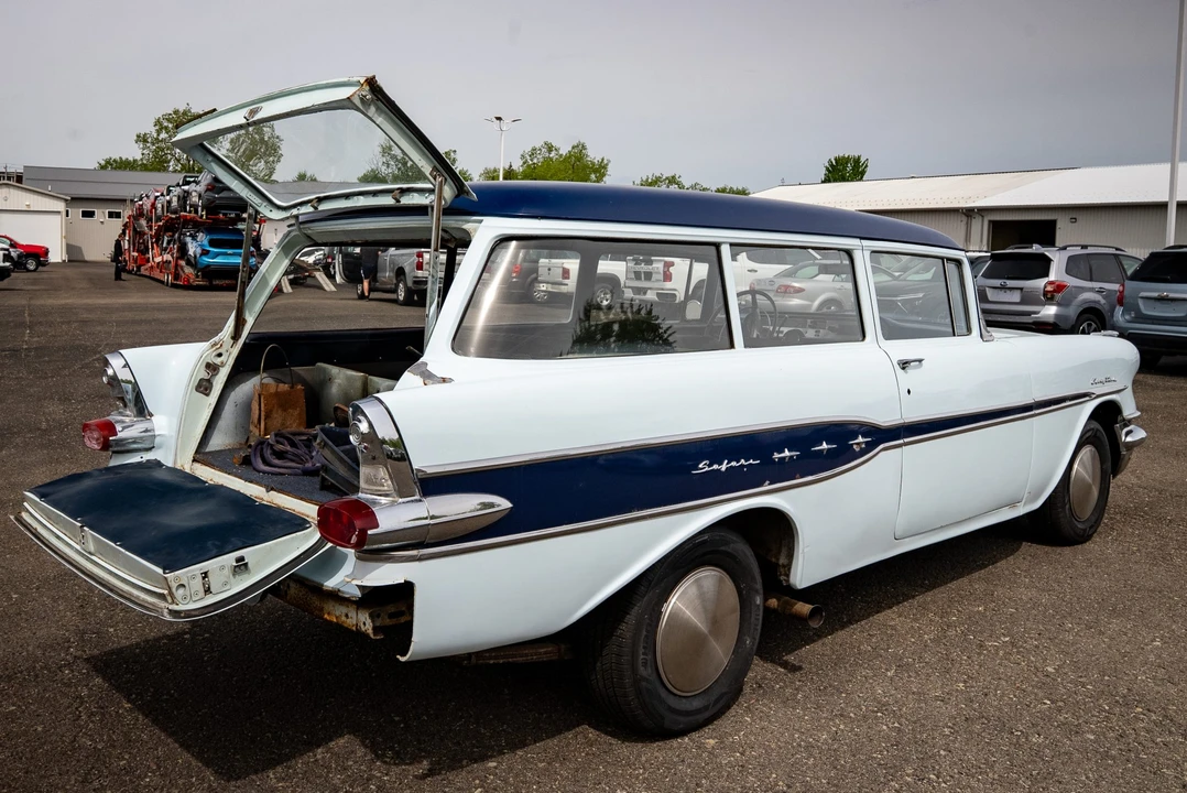 1957 Pontiac Chieftain - Image 16 of 31