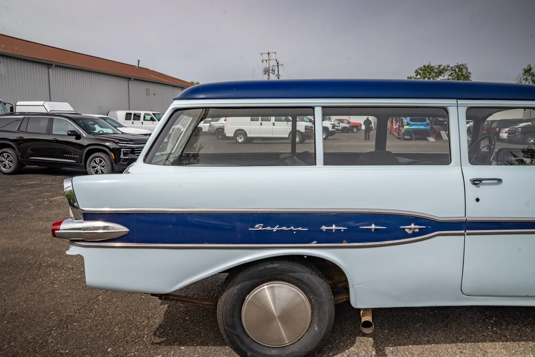 1957 Pontiac Chieftain - Image 22 of 31