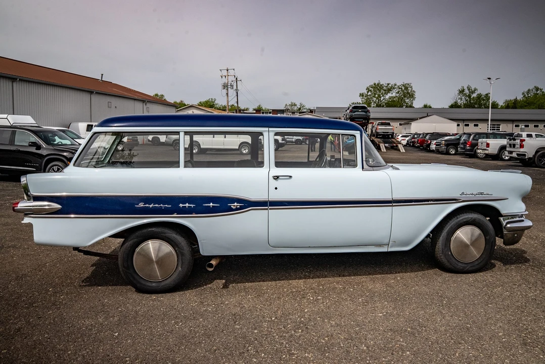 1957 Pontiac Chieftain - Image 11 of 31