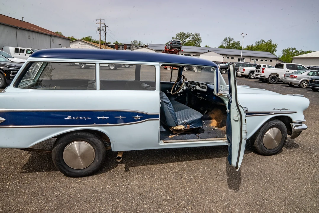 1957 Pontiac Chieftain - Image 17 of 31