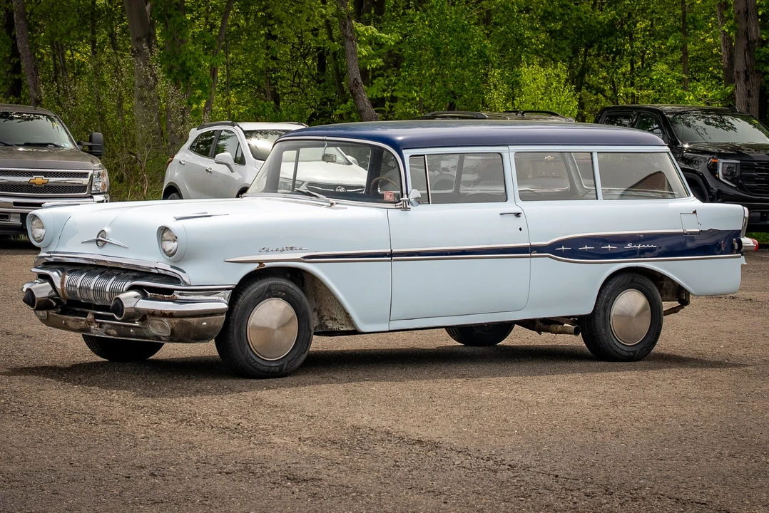 1957 Pontiac Chieftain - Image 2 of 31