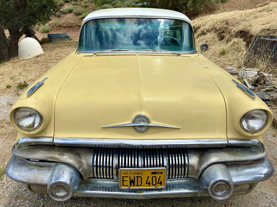 1957 Pontiac Chieftain - Image 2 of 31