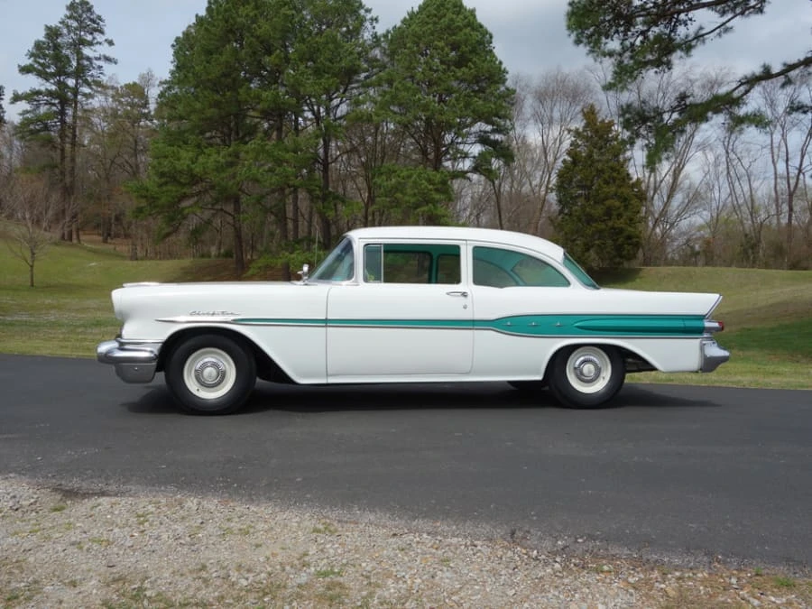 1957 Pontiac Chieftain - Image 2 of 12