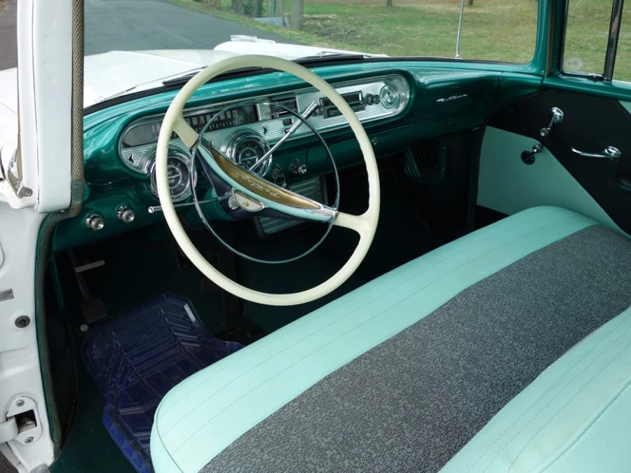 1957 Pontiac Chieftain - Image 4 of 12