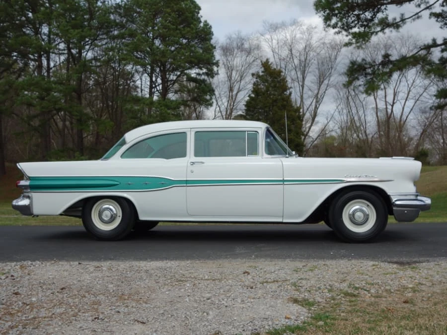 1957 Pontiac Chieftain - Image 10 of 12