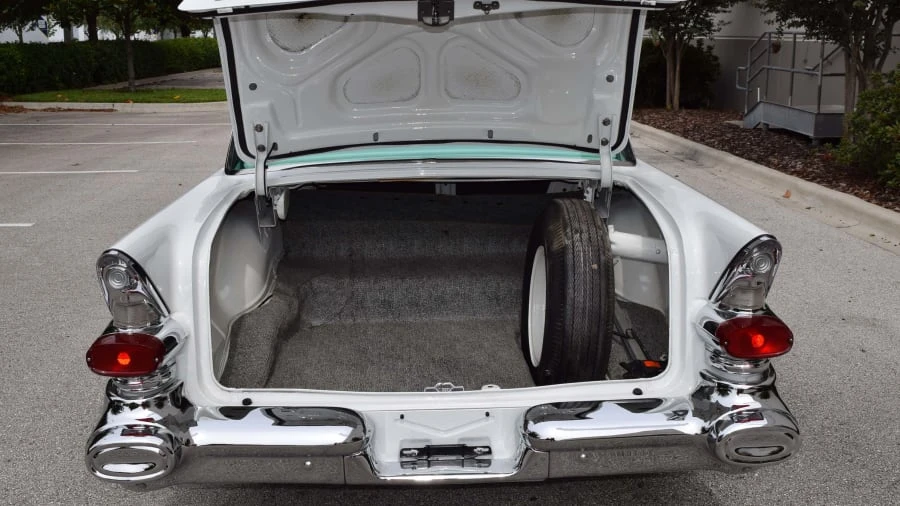 1957 Pontiac Chieftain - Image 7 of 12