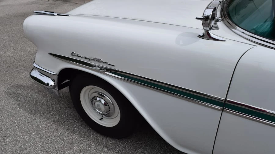 1957 Pontiac Chieftain - Image 11 of 12