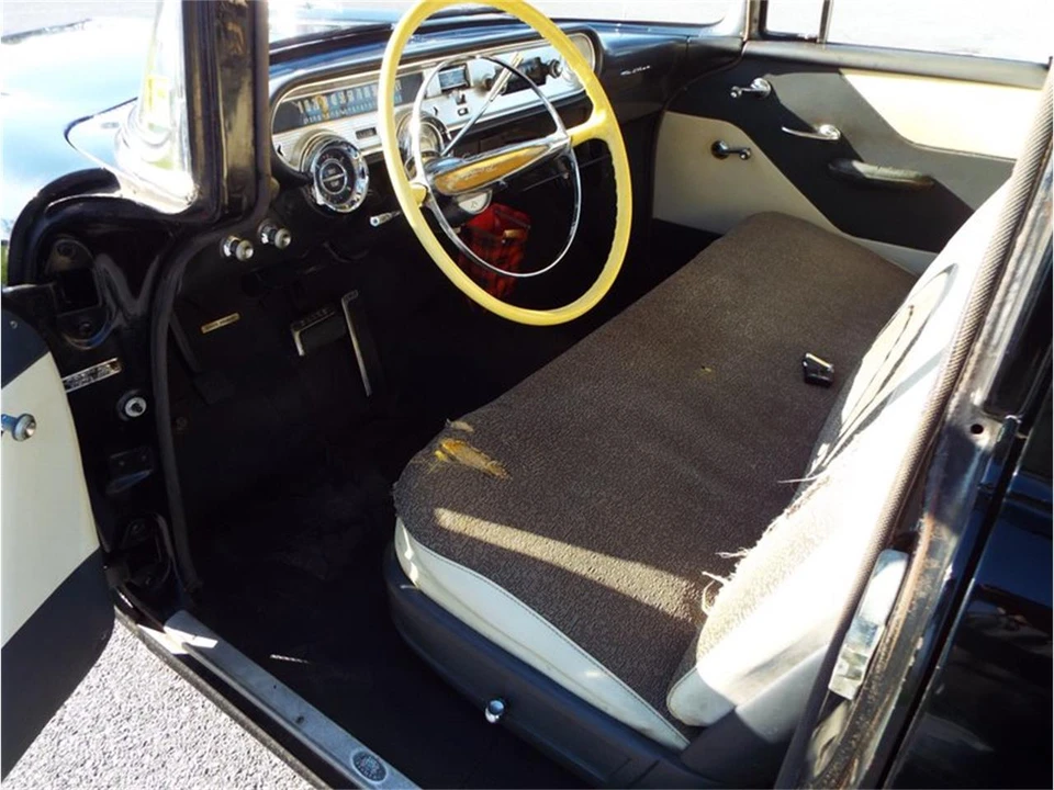 1957 Pontiac Chieftain - Image 9 of 13