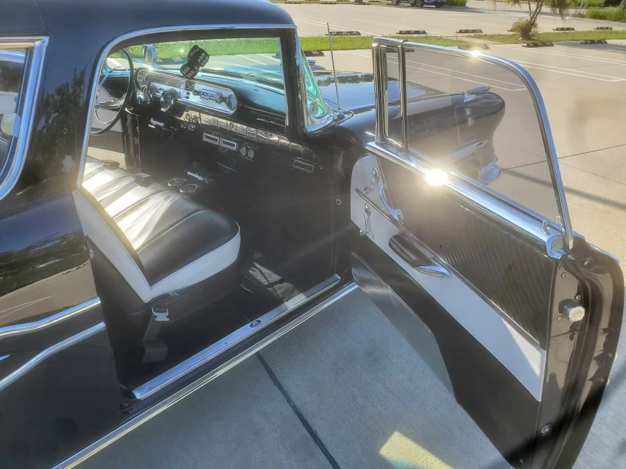 1957 Pontiac Safari - Image 8 of 19