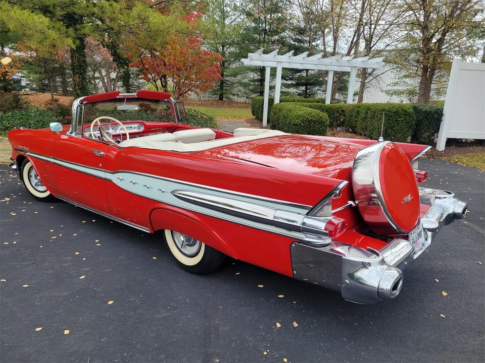 1957 Pontiac Star Chief - Image 3 of 31