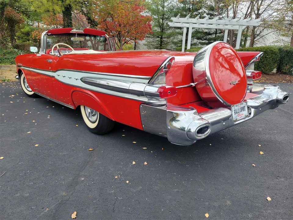 1957 Pontiac Star Chief - Image 5 of 31