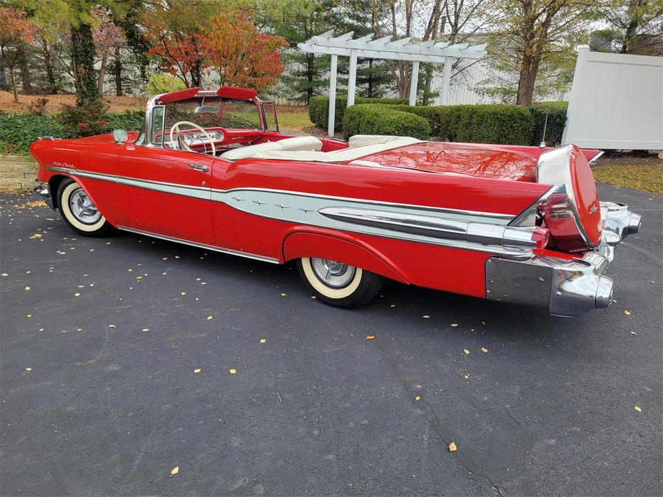 1957 Pontiac Star Chief - Image 6 of 31