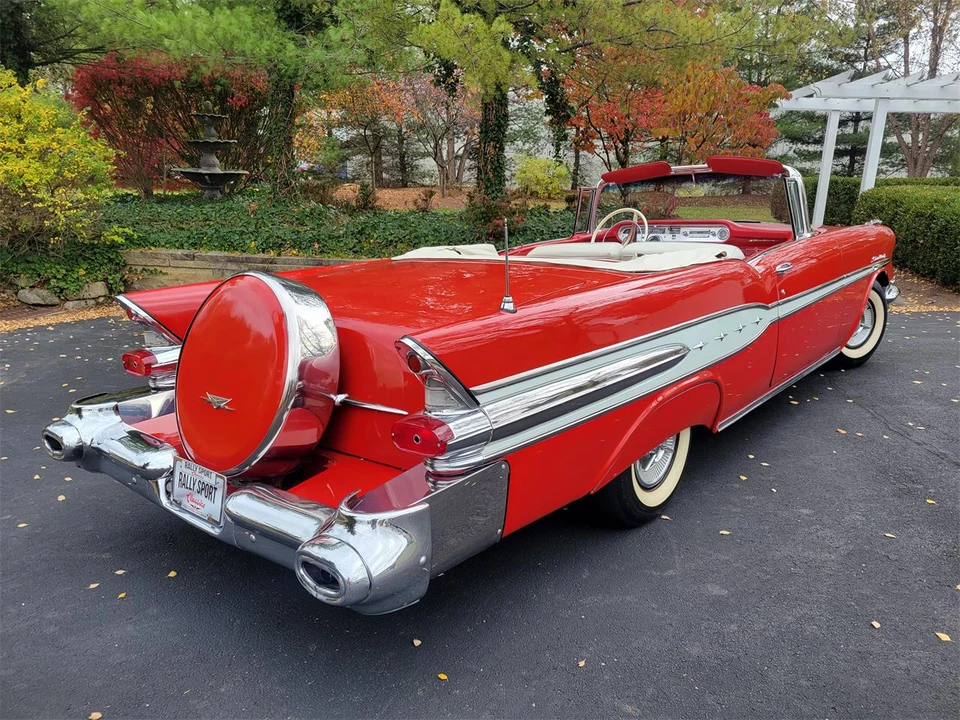 1957 Pontiac Star Chief - Image 7 of 31